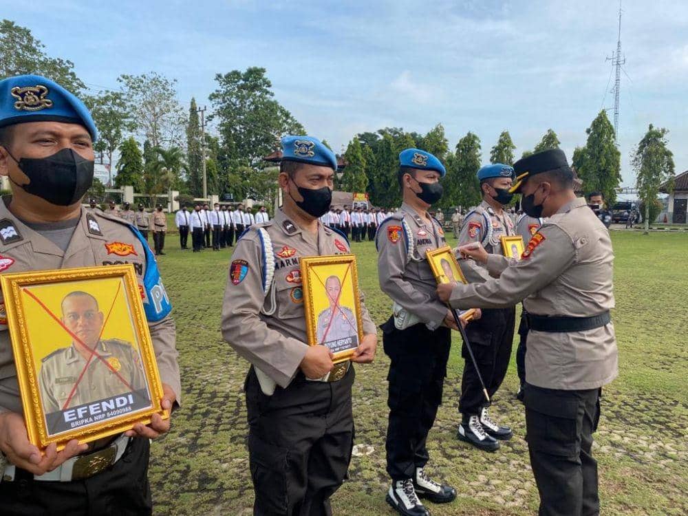 Polres Lampung Utara memecat alias melakukan Pemberhentian Tidak Dengan Hormat (PTDH) terhadap lima personel. (Dok. Polres Lampung Utara).