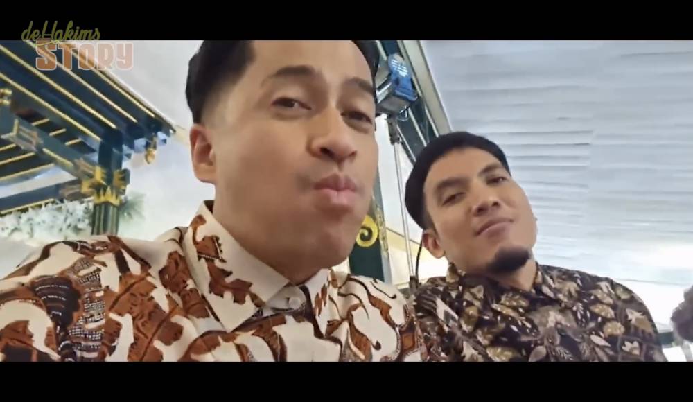 momen Irfan Hakim makan di pernikahan Kaesang dan Erina (youtube.com/deHakimsStory)
