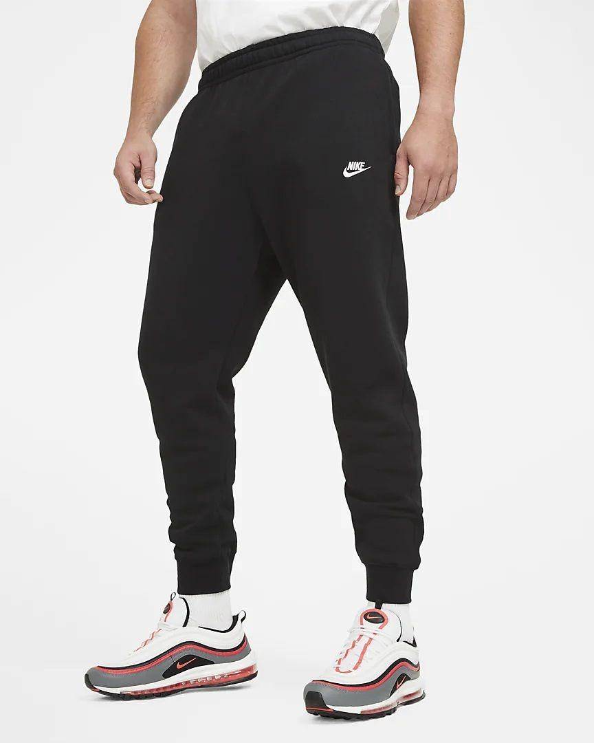Celana jogger pria Nike (nike.com)