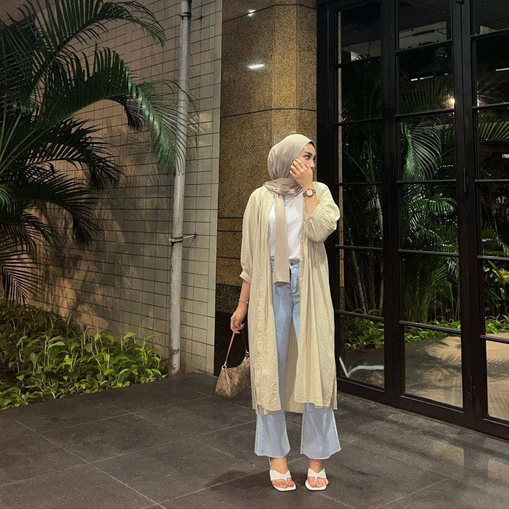 outfit hijab untuk first date (instagram.com/adyaasyra)