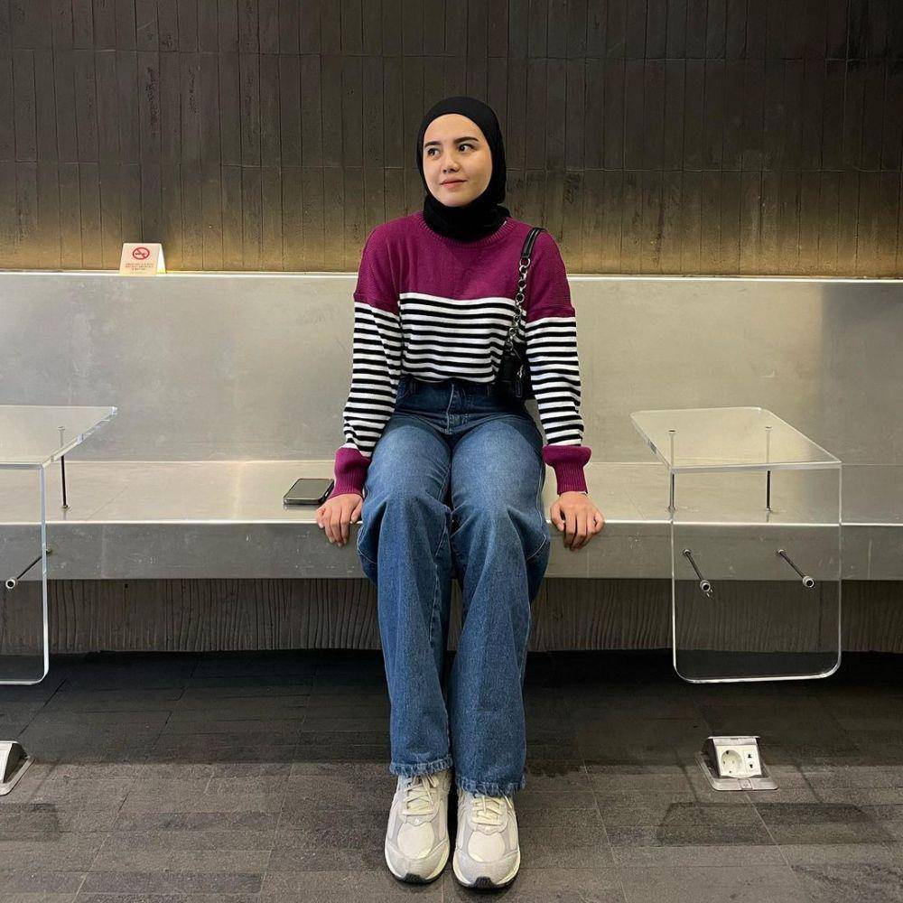 outfit hijab untuk first date (instagram.com/viaazulviani)