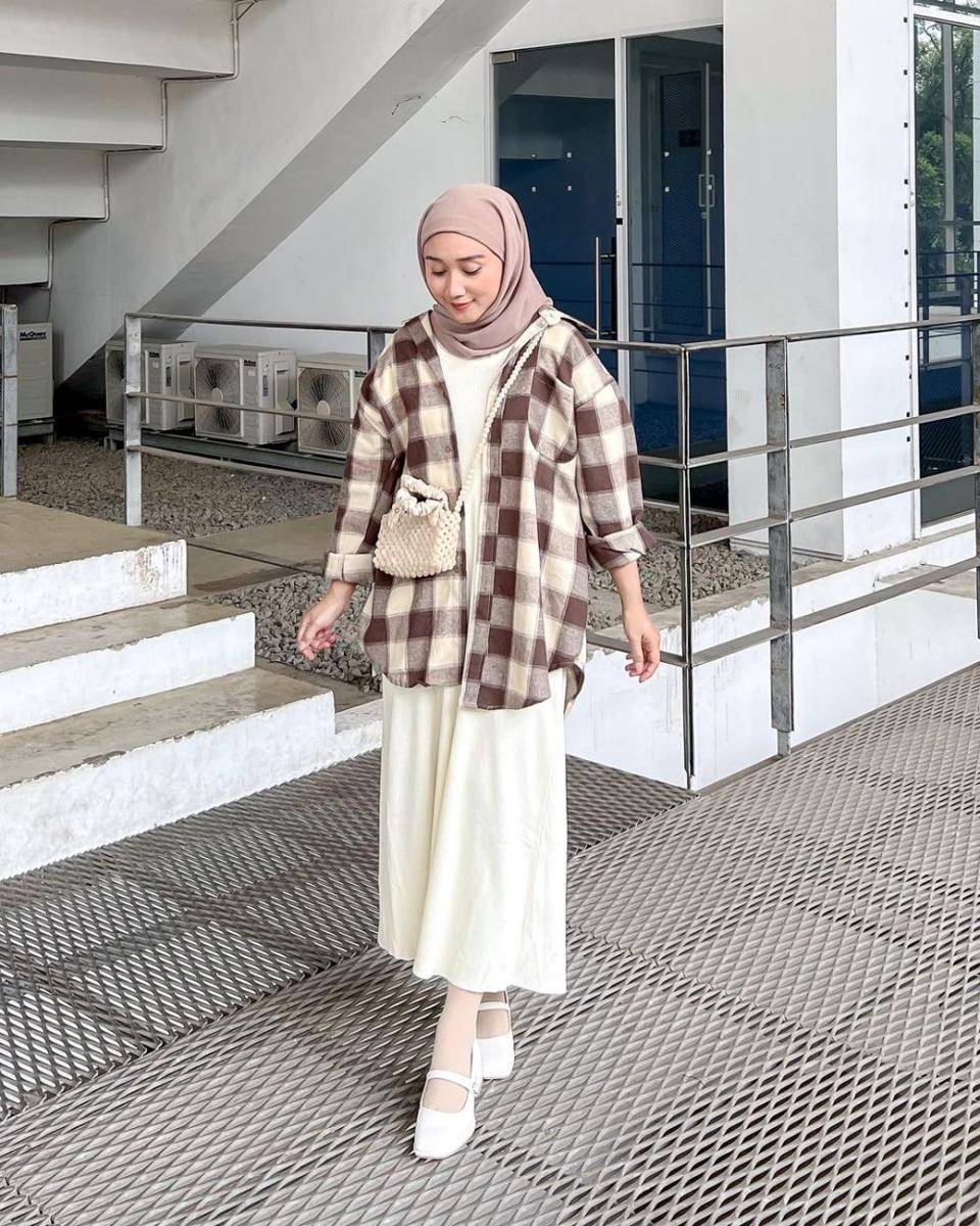 outfit hijab untuk first date (instagram.com/ajengldk)