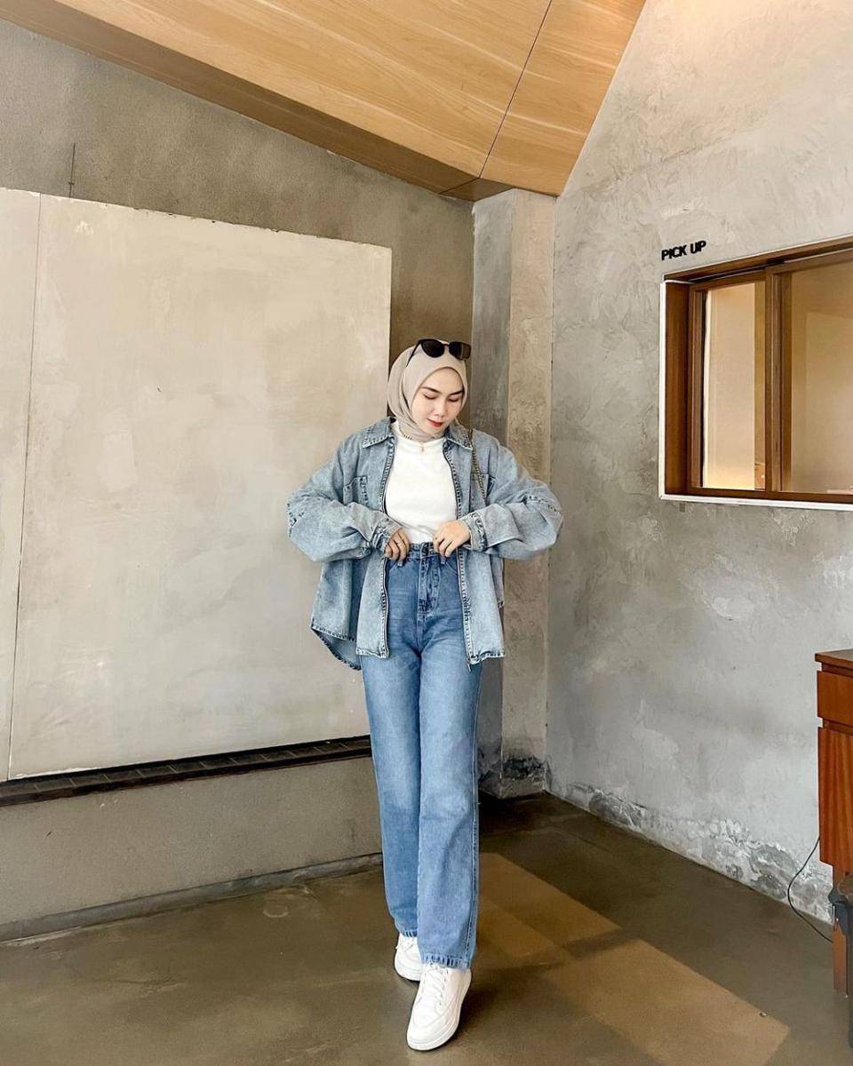 outfit hijab untuk first date (instagram.com/azizahlimi)