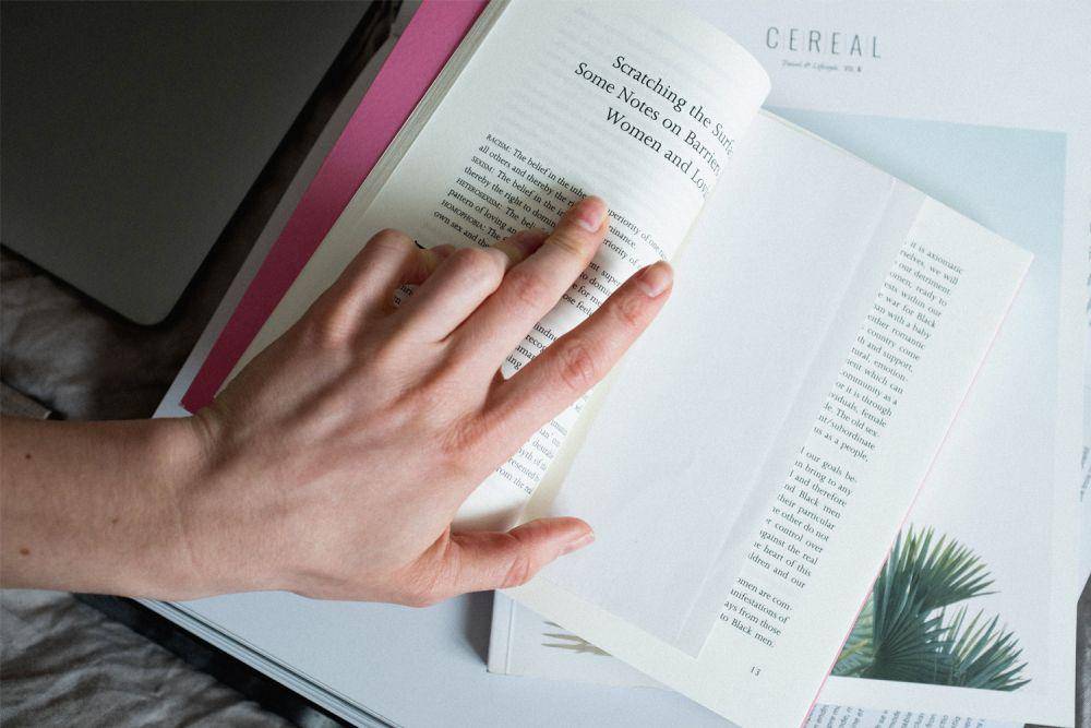 ilustrasi bookmark atau pembatas buku (pexels.com/ready made)