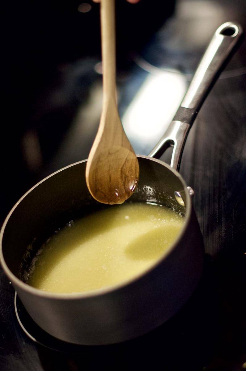 ilustrasi memasak adonan untuk churros pandan (unsplash.com/Dan Dennis)