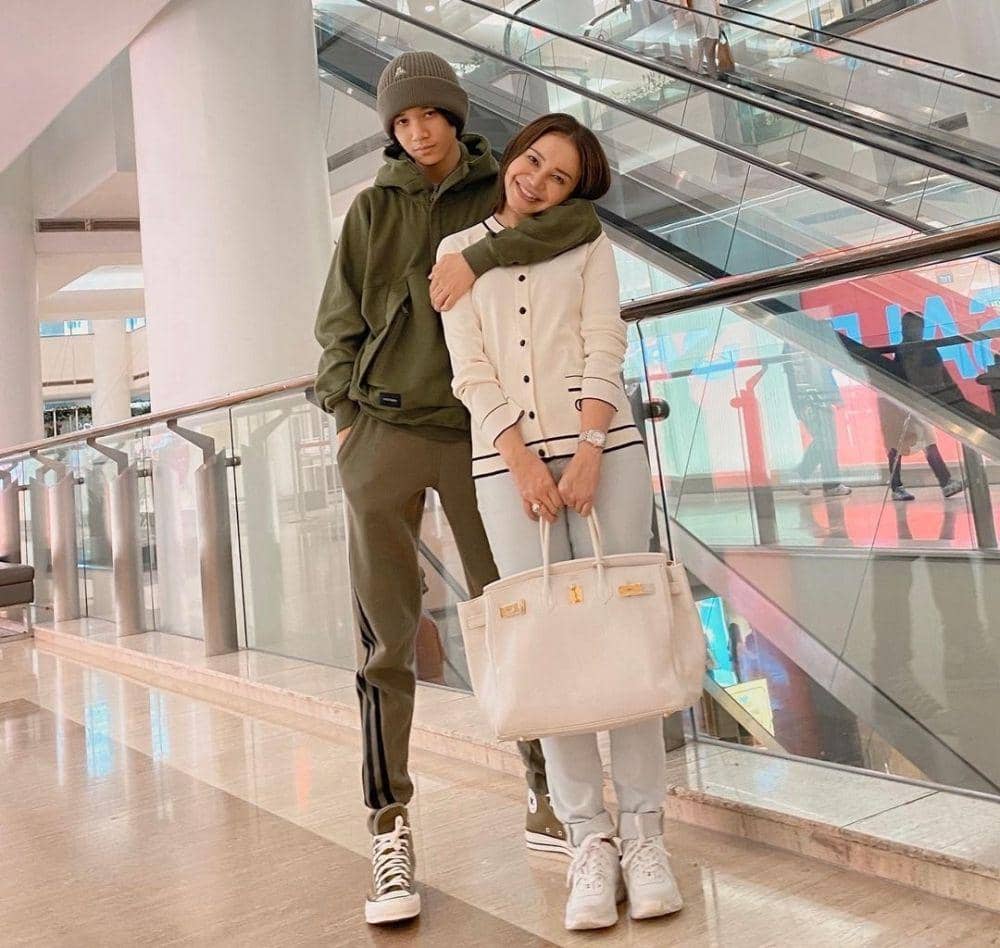 Rossa bersama anak tercinta( instagram.com/itsrossa910)