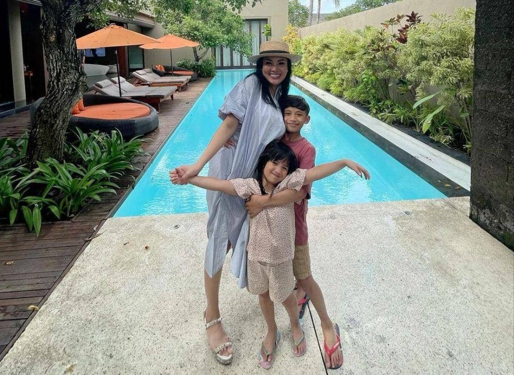 Nindy Ayunda bersama kedua anaknya (instagram.com/nindyayunda)