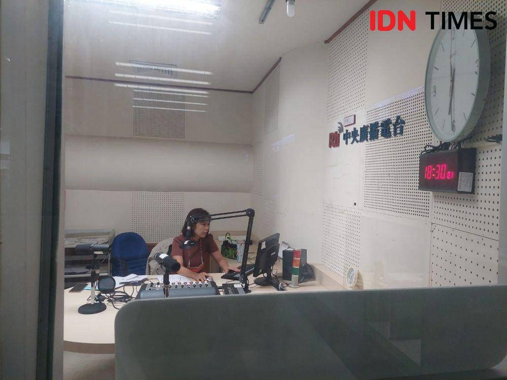 Ruang siaran RTI (IDN TIimes/Vanny El Rahman)