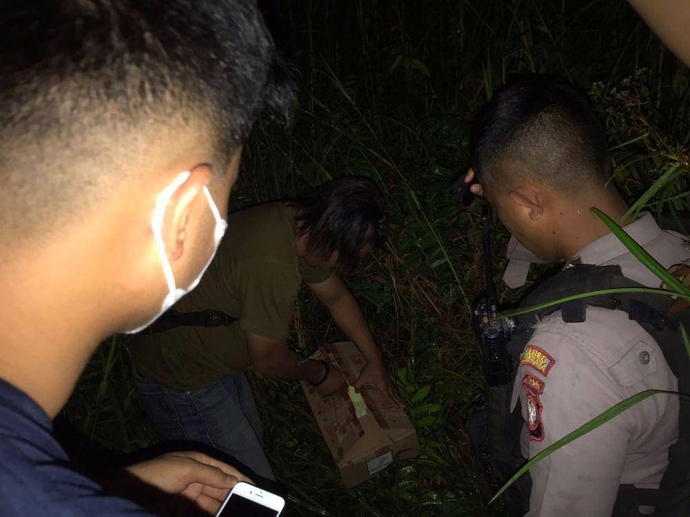 Tim PRC Polres Kubu Raya menciduk seorang pria yang hendak membuang bayinya ke semak-semak (dok. istimewa)
