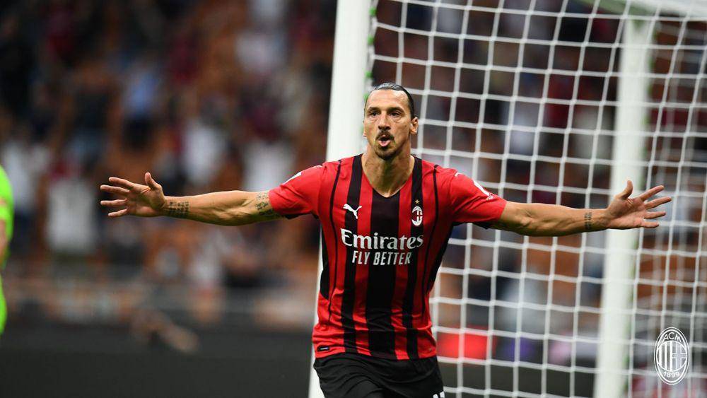 Selebrasi Zlatan Ibrahimovic setelah berhasil mencetak gol. (twitter.com/acmilan)