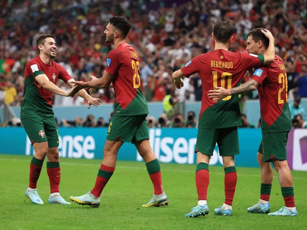Para pemain Portugal merayakan gol di babak 16 besar Piala Dunia 2022. (fifa.com)
