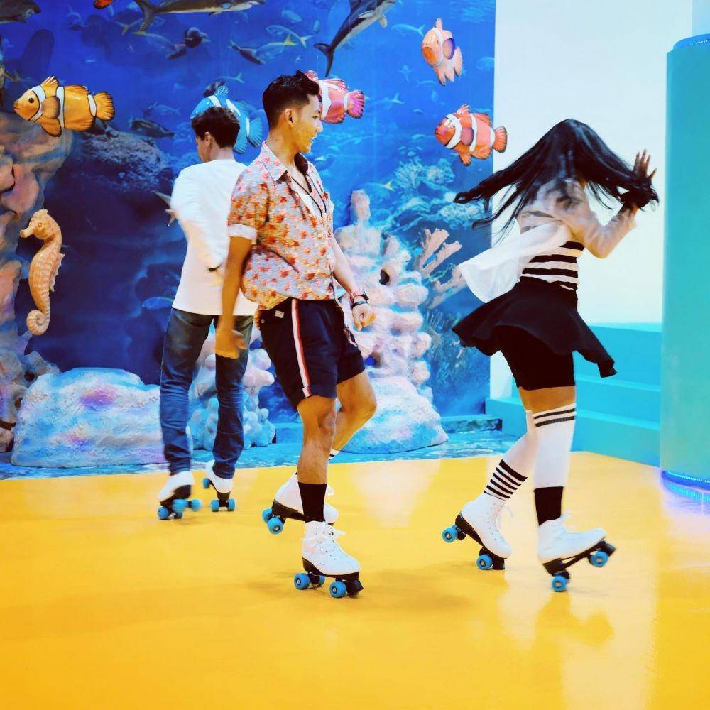 bermain sepatu rota di Iluspace Jogja (instagram.com/iluspace)
