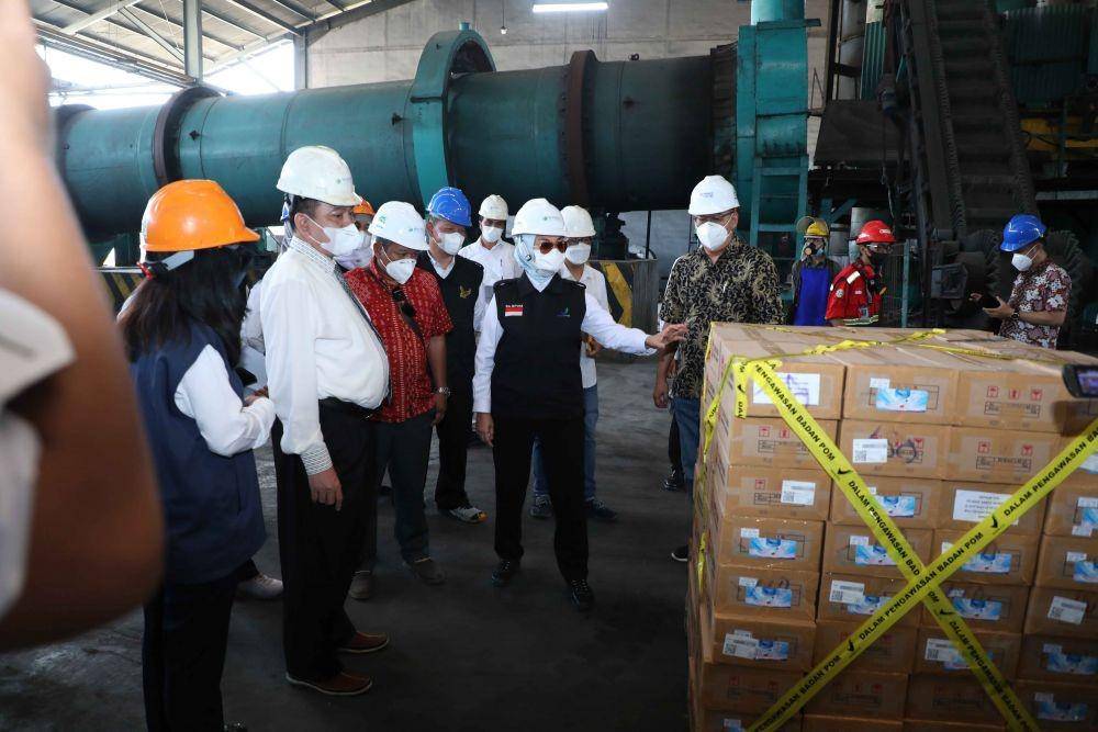 BPOM memusnahkan sirup obat dari PT Ciubros yang mengandung EG/DEG. (dok. BPOM)