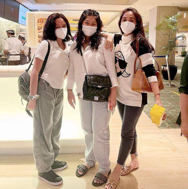 potret Ussy Sulistiawaty dan dua buah hatinya (instagram.com/ussypratama)