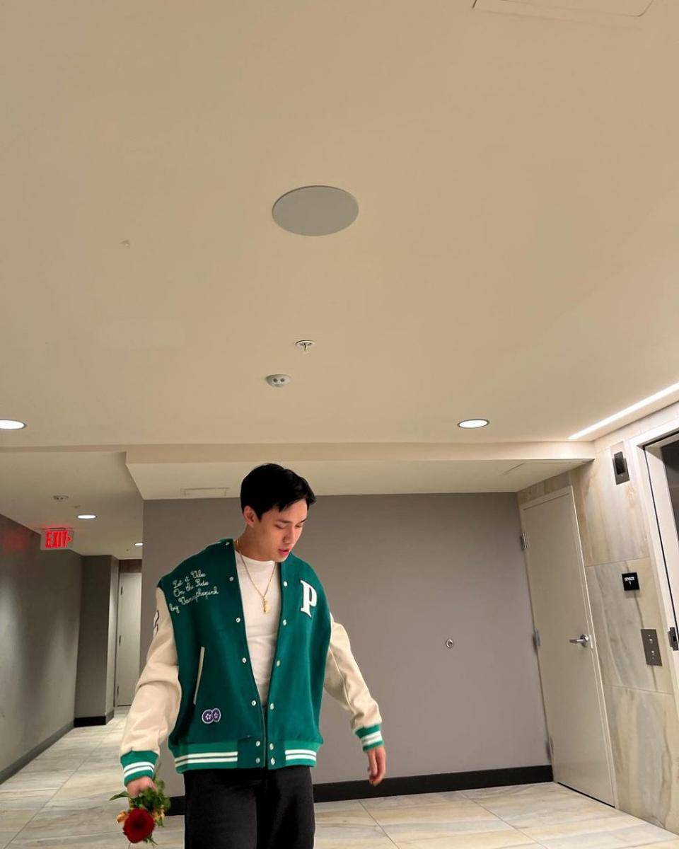 gaya outfit kasual ala Newton Nguyen (instagram.com/milktpapi)