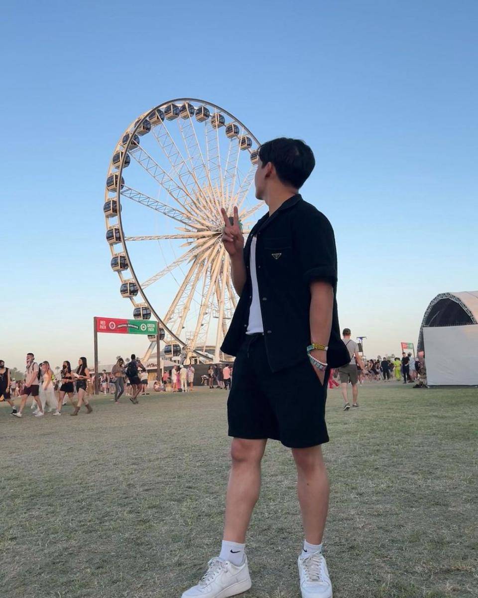 gaya outfit kasual ala Newton Nguyen (instagram.com/milktpapi)
