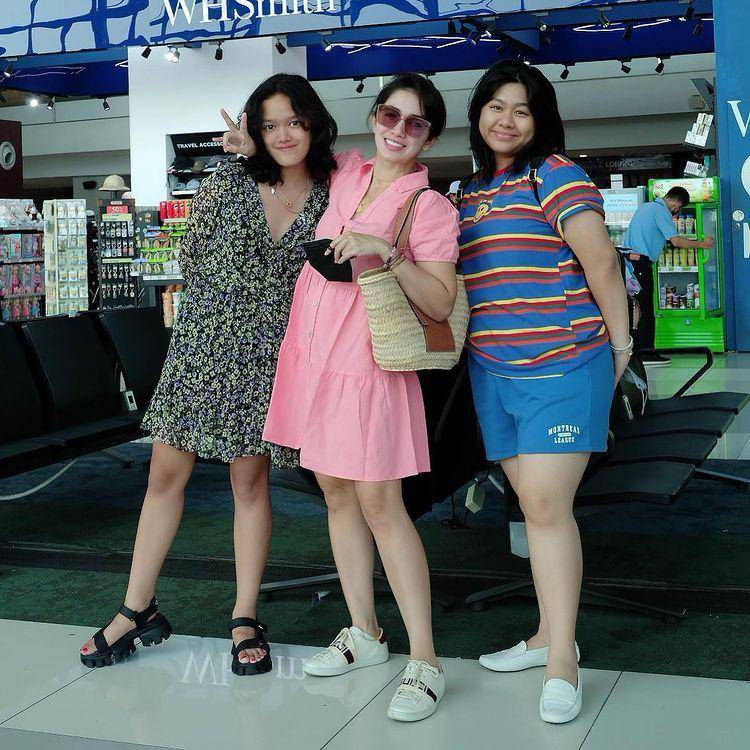 potret Ussy Sulistiawaty dan dua buah hatinya (instagram.com/ussypratama)