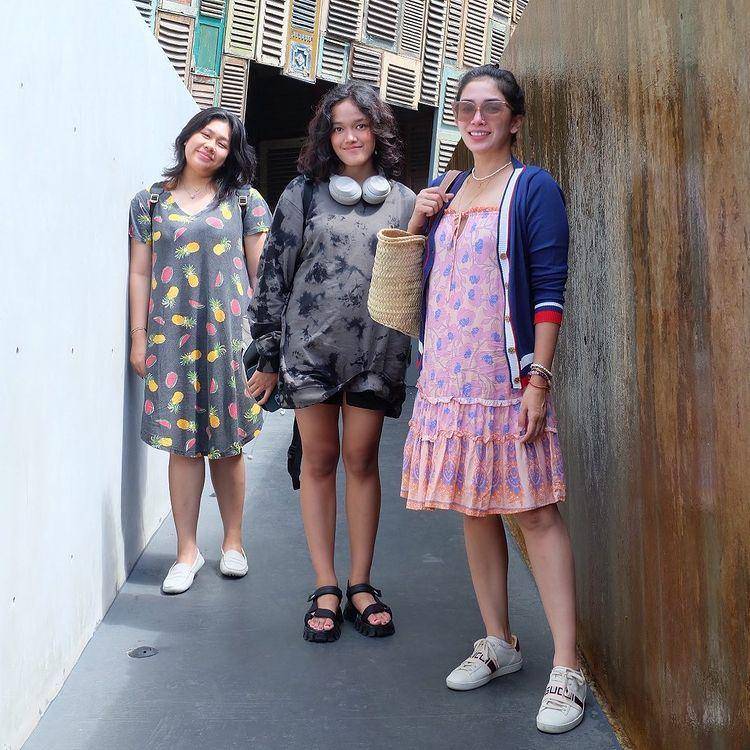 potret Ussy Sulistiawaty dan dua buah hati (instagram.com/ussypratama)