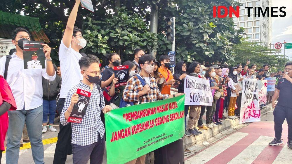 Mahasiswa di Depok Ikut Demo Tolak Penggusuran SDN Pondok Cina 1