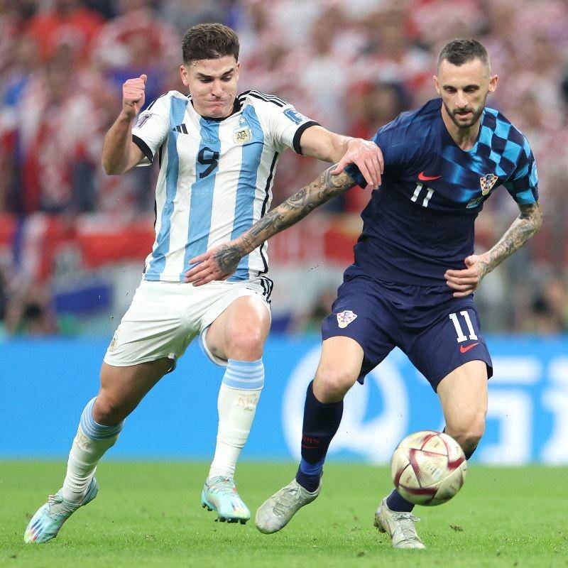 Duel Argentina vs Kroasia di laga semifinal Piala Dunia 2022. (Twitter/@WorldCup2022).