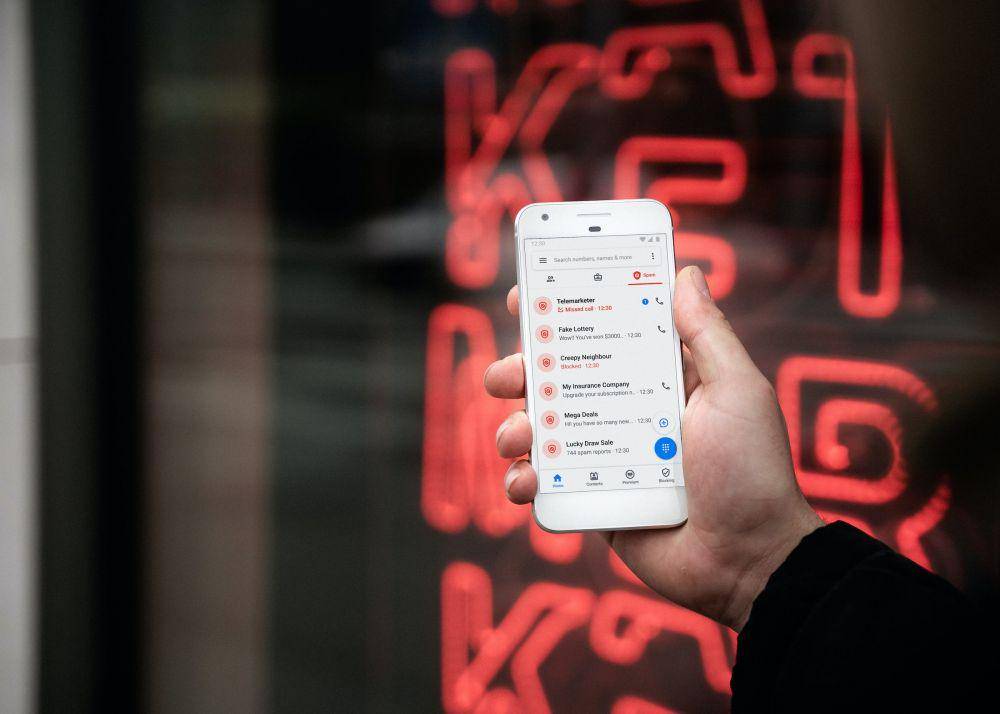 ilustrasi modus penipuan dari email atau pesan teks (unsplash.com/Lindsey LaMont)