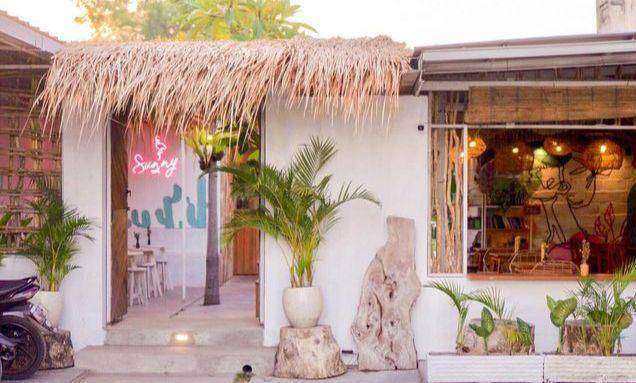 Suasana Sunny Cafe Jombang nampak dari depan. (Instagram.com/sunnycafejombang)
