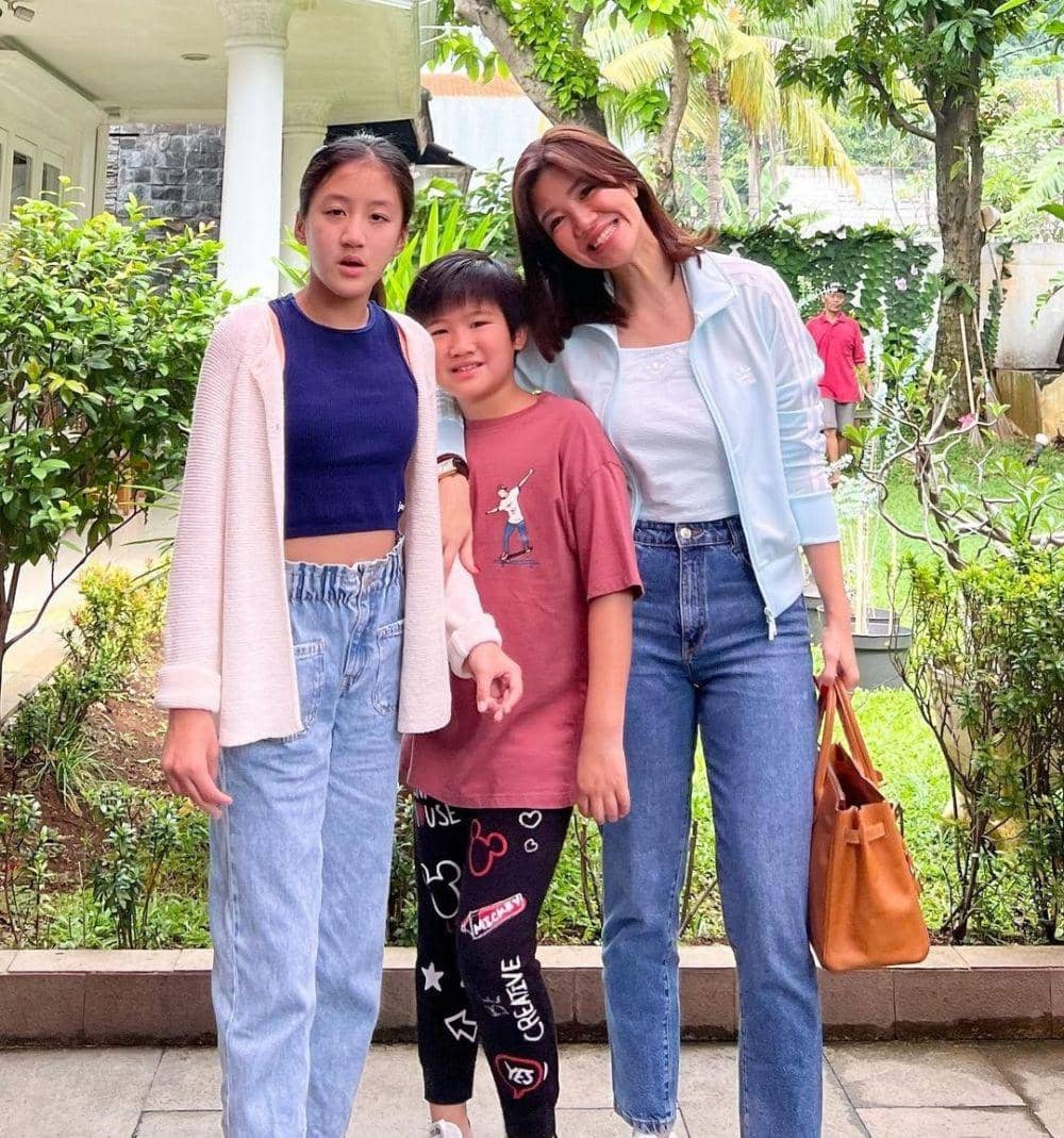 Agatha Suci bersama anak (instagram.com/agatha_suci)