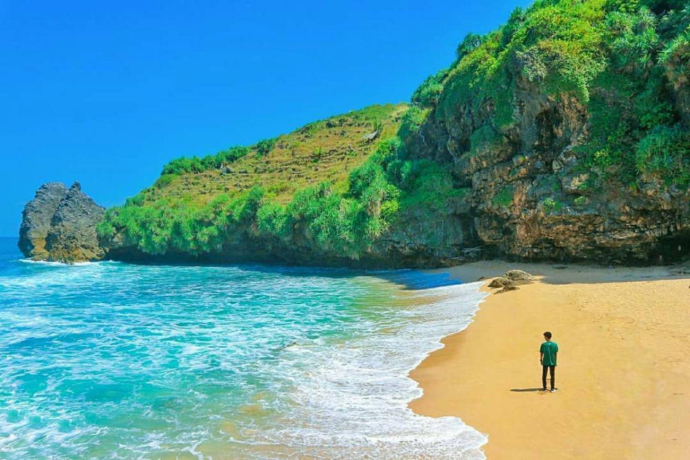 7 Daya Tarik Pantai Ngrawah Gunungkidul, Eksotis!
