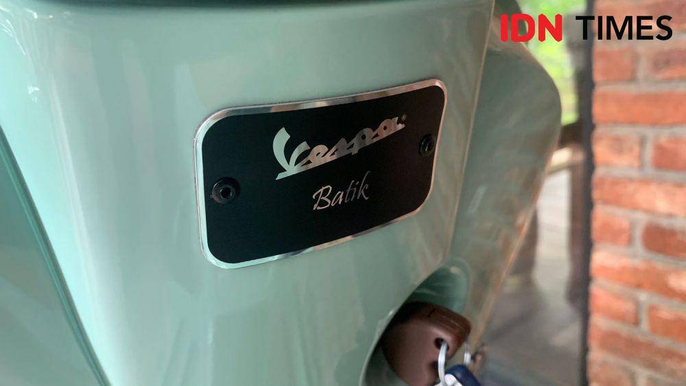 Emblem Vespa Batik (IDN Times/Fadhliansyah)