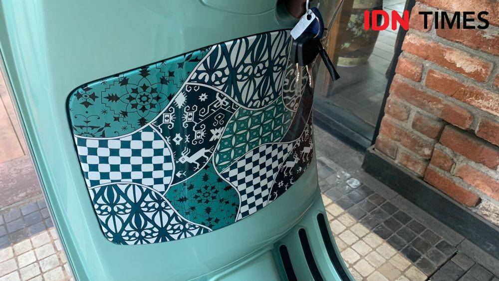 Cover dek depan Vespa Batik (IDN Times/Fadhliansyah)