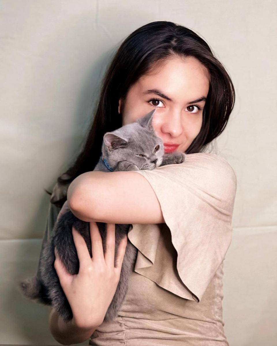 potret Steffi Zamora dan kucingnya (instagram.com/steffizamoraaa/)