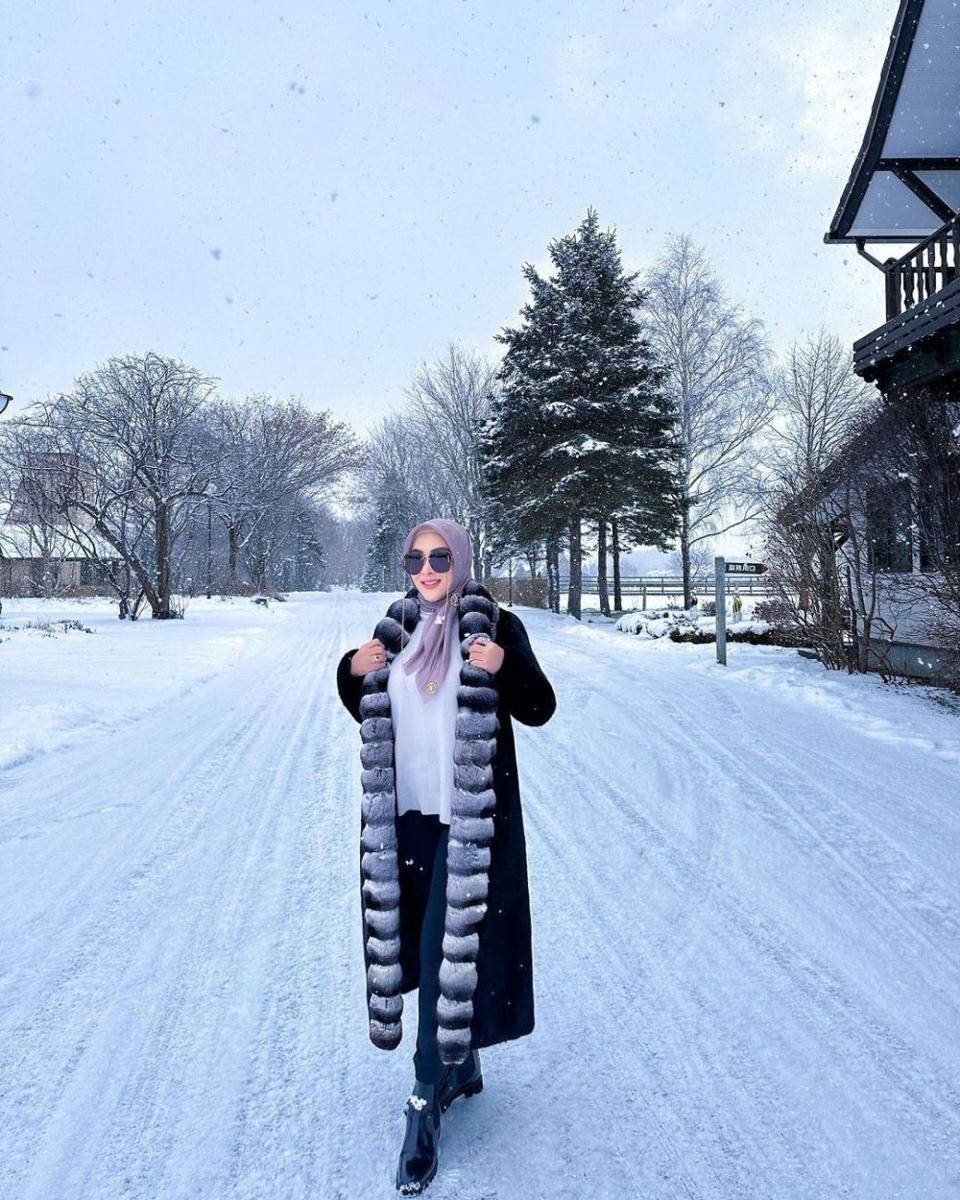 Momen liburan Syahrini di Winter Wonderland (instagram.com/princessyahrini)