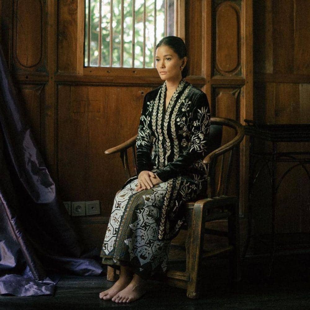 Kebaya simple klasik