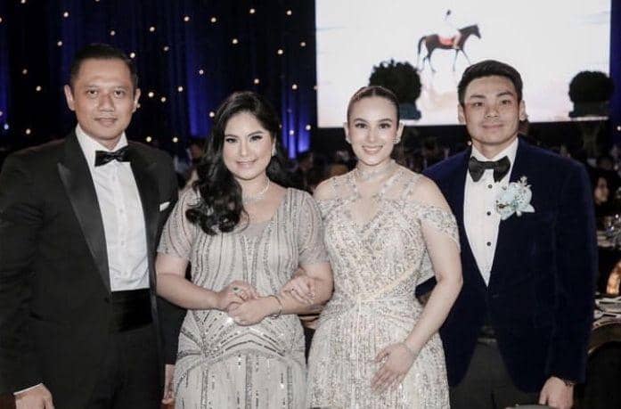 Busana kondangan (instagram.com/annisayudhoyono)