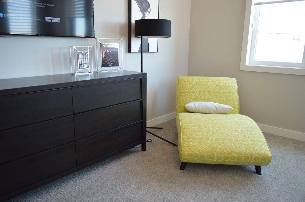 inspirasi dekorasi ruang tamu tanpa sofa besar (pixabay.com/ErikaWittlieb)