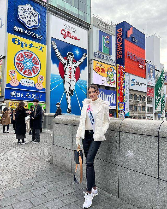 Cindy May Mc Guire (Instagram.com/cindymaymcguire)