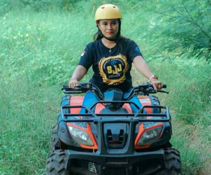 Pengunjung bermain ATV. (Instagram/sevenpoint_jetski.id)