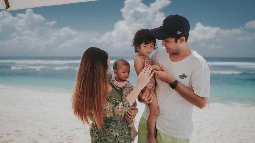 10 Potret Kompak Keluarga Rizky Alatas, Penuh Kehangatan!