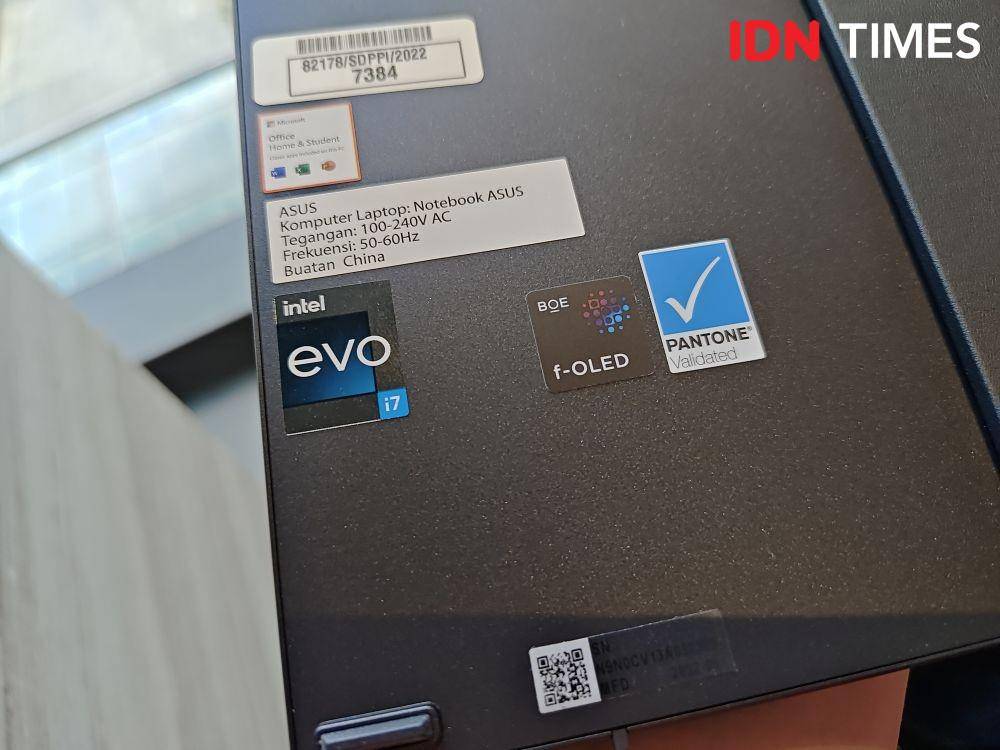 Intel Evo di Zenbook 17 Fold OLED (IDN Times/Alfonsus Adi Putra)