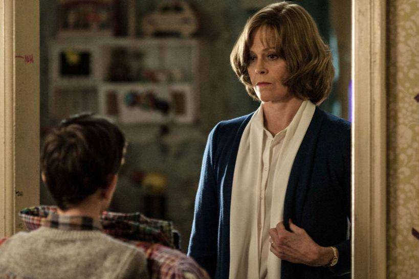Sigourney Weaver dalam film A Monster Calls (dok. Participant Media/A Monster Calls)
