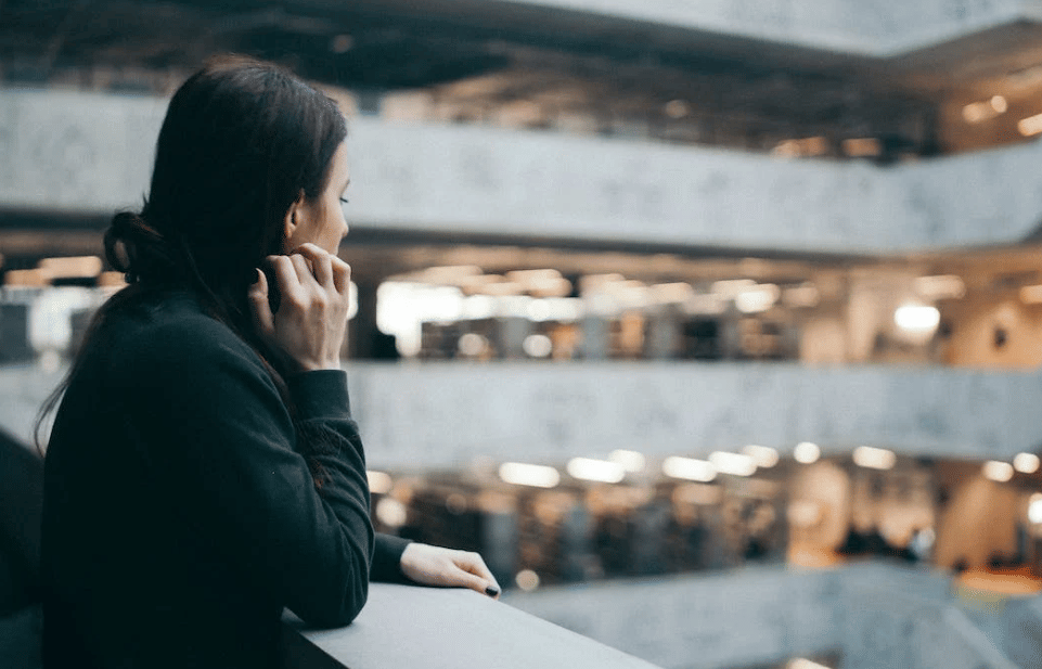 10 Negara dengan Warga Paling 'Kesepian' di Dunia