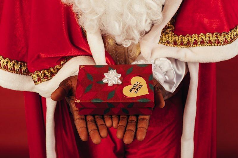 10 Rekomendasi Kado Natal untuk Pacar, Bikin Dia Makin Sayang!