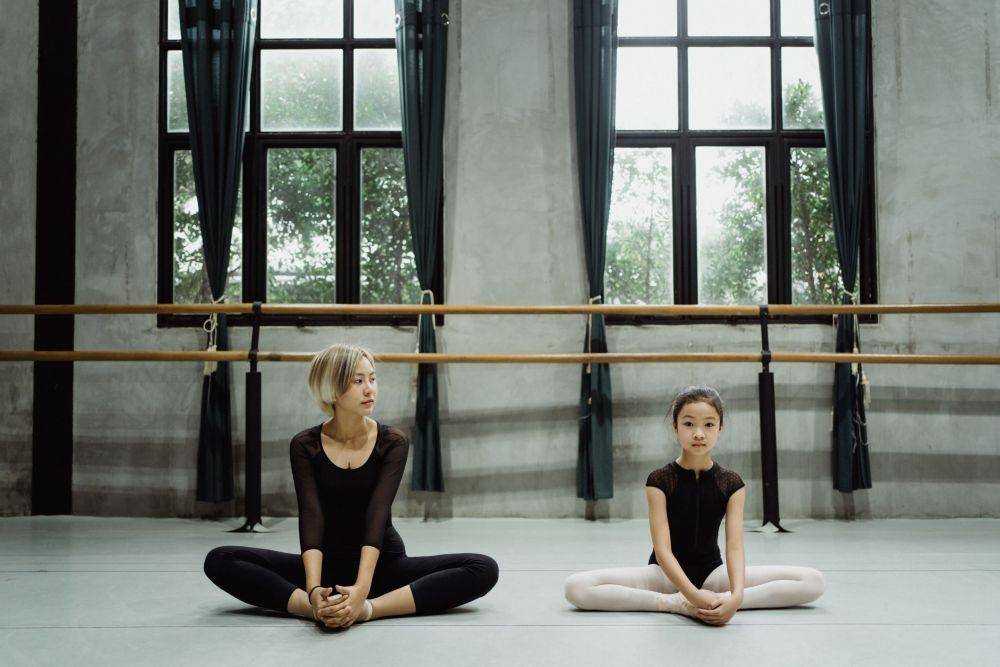 Seated butterfly stretch (pexels.com/Budgeron Bach)