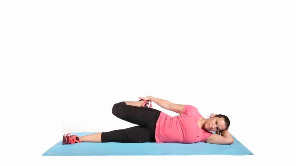 Gerakan latihan kelenturan Side lying quadriceps stretch (youtube.com)