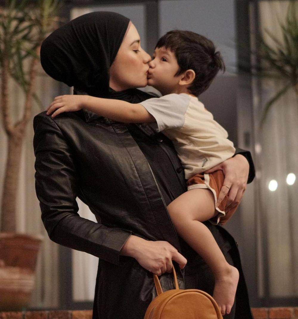 potret Putri Anne asuh anak tanpa suami (instagram.com/anneofficial1990)