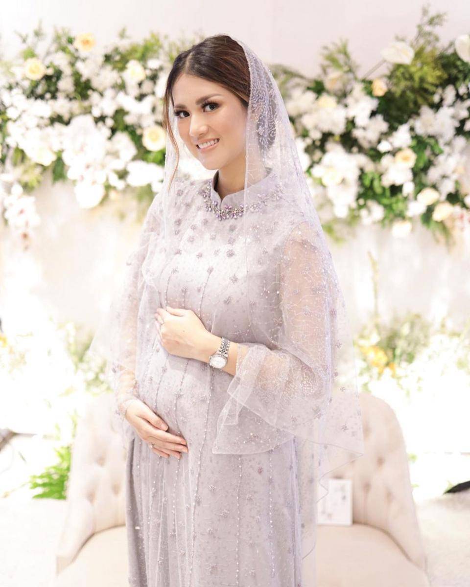 potret Atries Angel dengan baby bump (instagram.com/atriesangel)