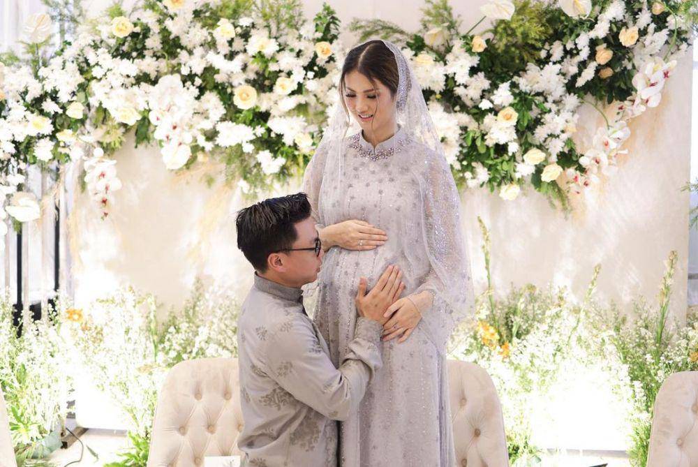 potret Atries Angel dengan baby bump (instagram.com/atriesangel)