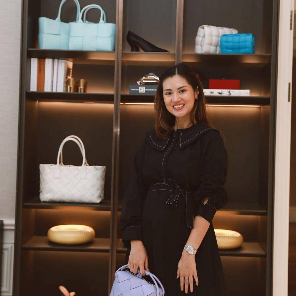 potret Atries Angel dengan baby bump (instagram.com/atriesangel)