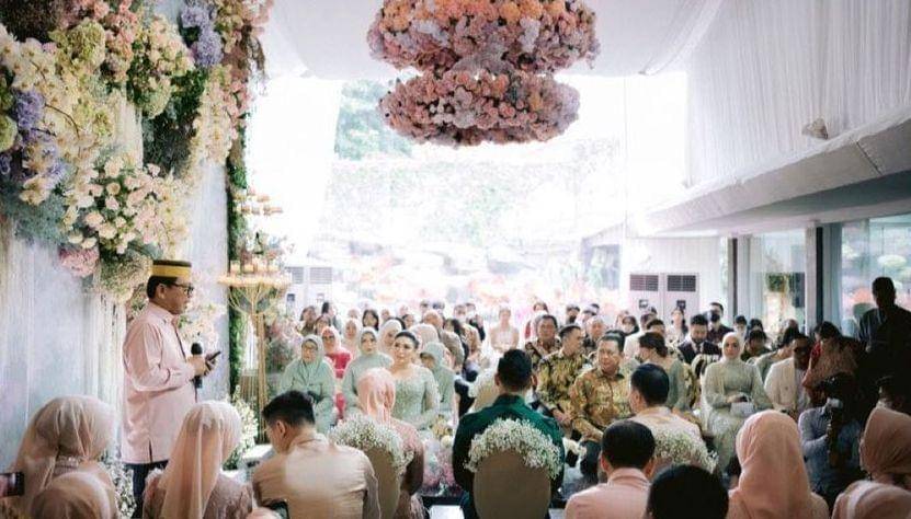 Lamaran Debby Pramestya, putri Ketua MPR RI Bambang Soesatyo. (Instagram.com/fendylee93 for Venema Pictures)