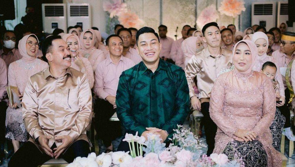 Lamaran Debby Pramestya, putri Ketua MPR RI Bambang Soesatyo. (Instagram.com/venemapictures)